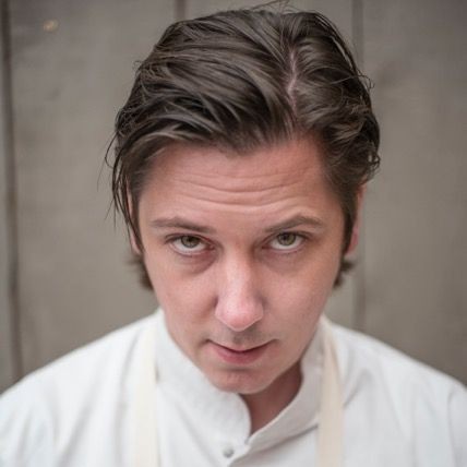 NIVEN KUNZ Groentechef en auteur NIVEN 80/20 en GROENTE! Pas 39 jaar en ruim 14 jaar in het bezit van een Michelinster. Hij is een van de oprichters van Dutch Cuisine en jurylid van o.a. Topchef Academy op RTL 5